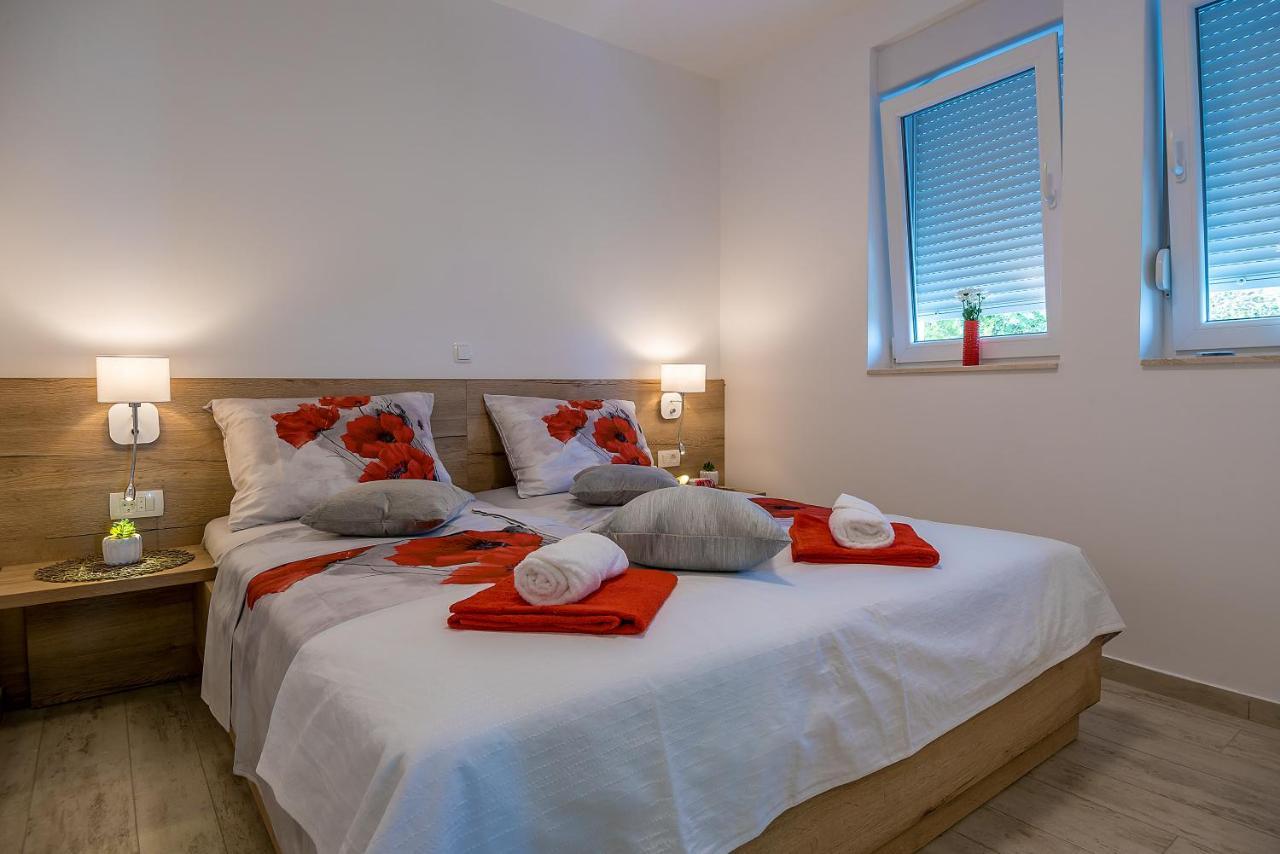Apartmani Irena&Miro Brela Zewnętrze zdjęcie